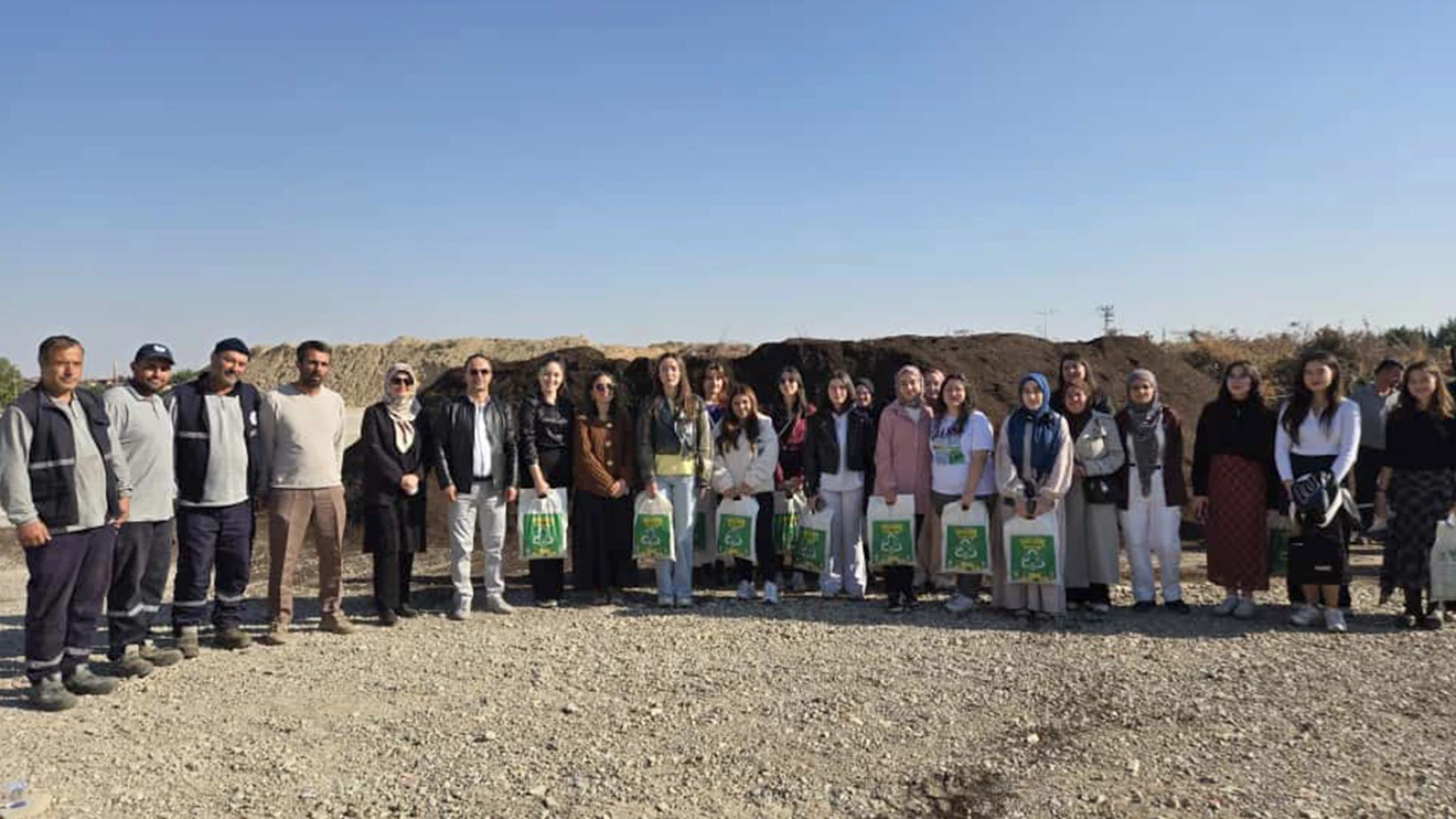 Selçuk Üniversitesinde ‘Doğadan Gelen Elma, Doğaya Dönen Elma’ Etkinliği